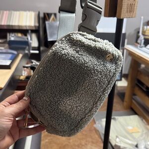 Cozy Sherpa Crossbody Bag - Light Gray